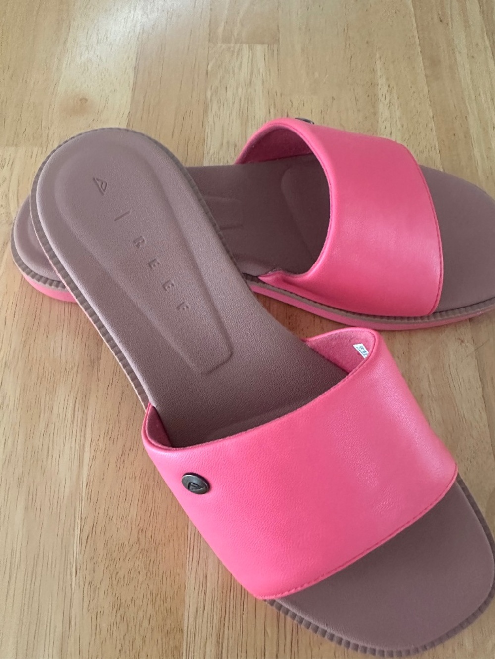 Reef slides, size 7
